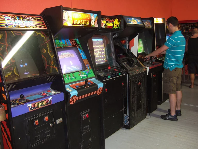 Arcade Retro Video Game Console