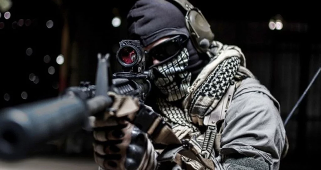 Interesting COD Modern Warfare Cosplay